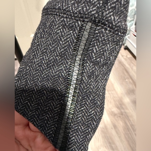 Lululemon Run Briskly Tech Long Sleeve Top Herringbone Gray Zip Pocket Slim Fit - Picture 4 of 15